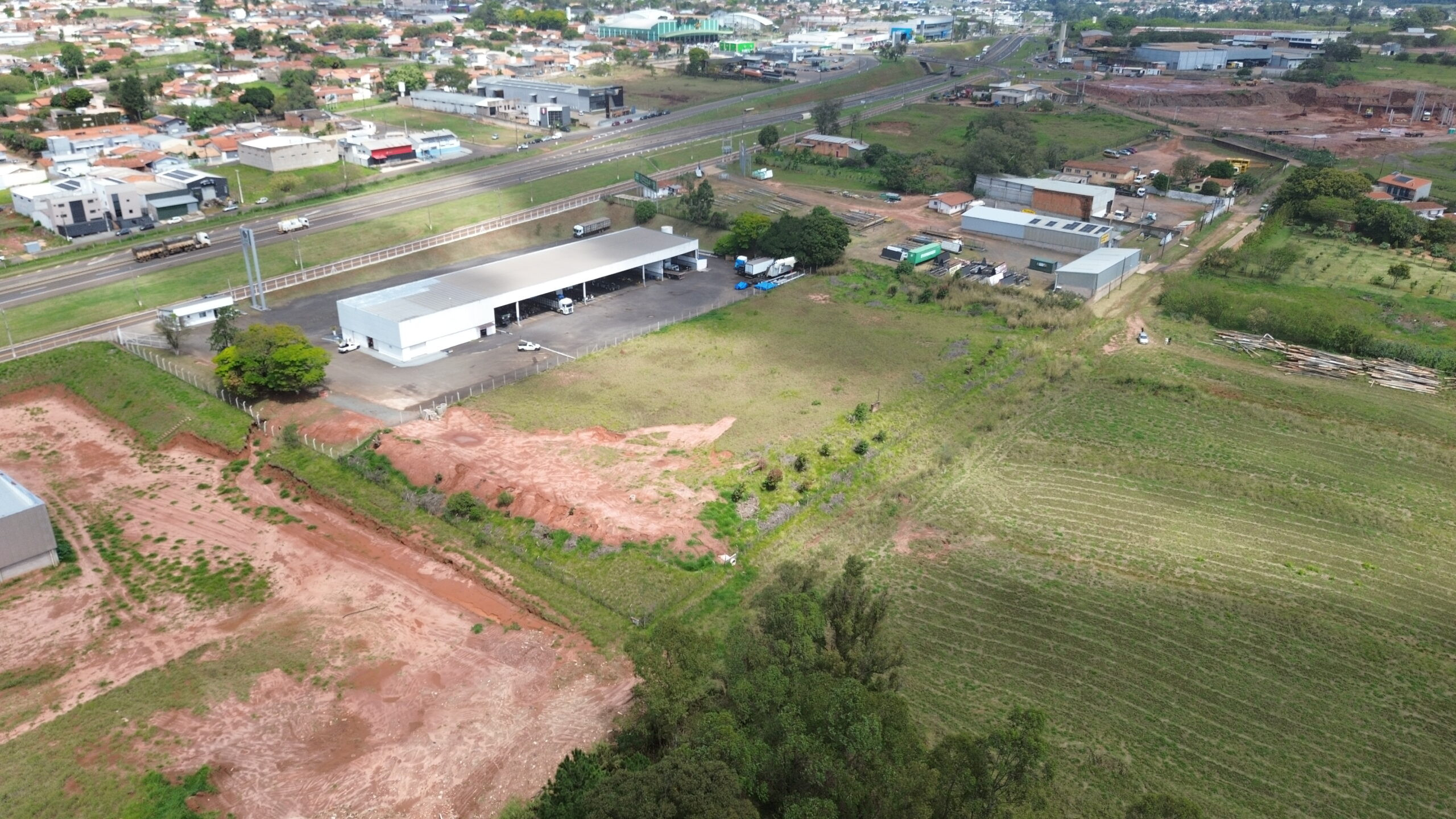 Vista de drone em direção ao centro de Avaré