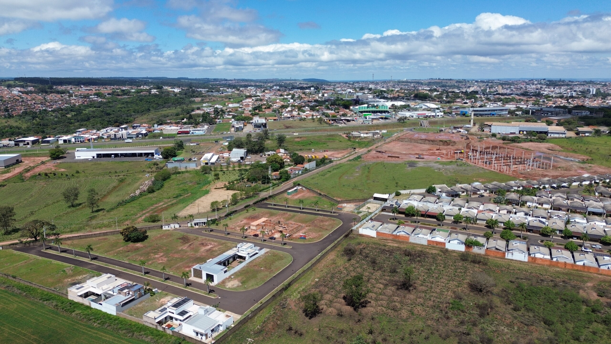 Vista aérea de área disponível para venda