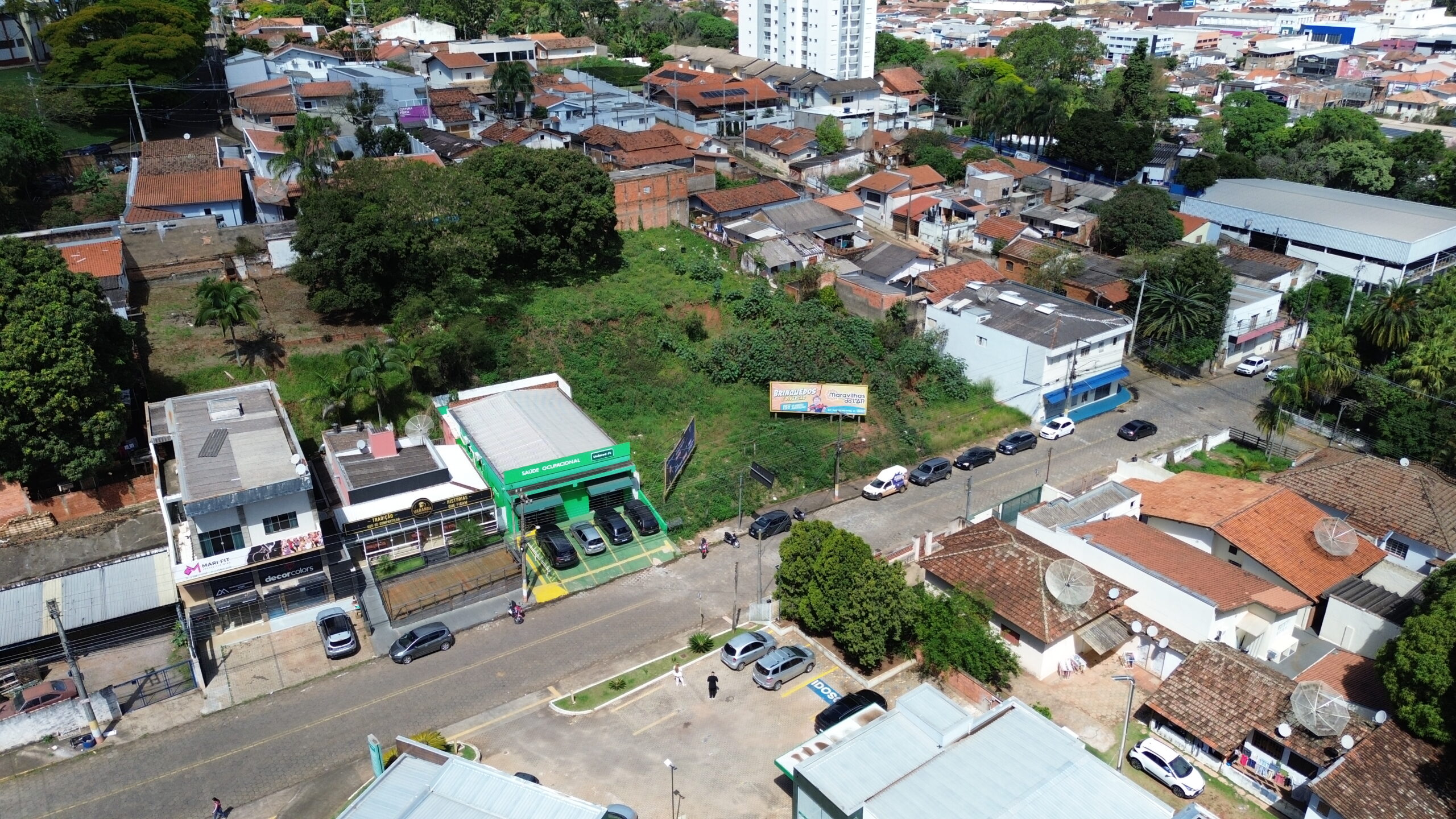 Vista aérea da área de 296,30 m² na Rua Santa Catarina, Centro de Avaré