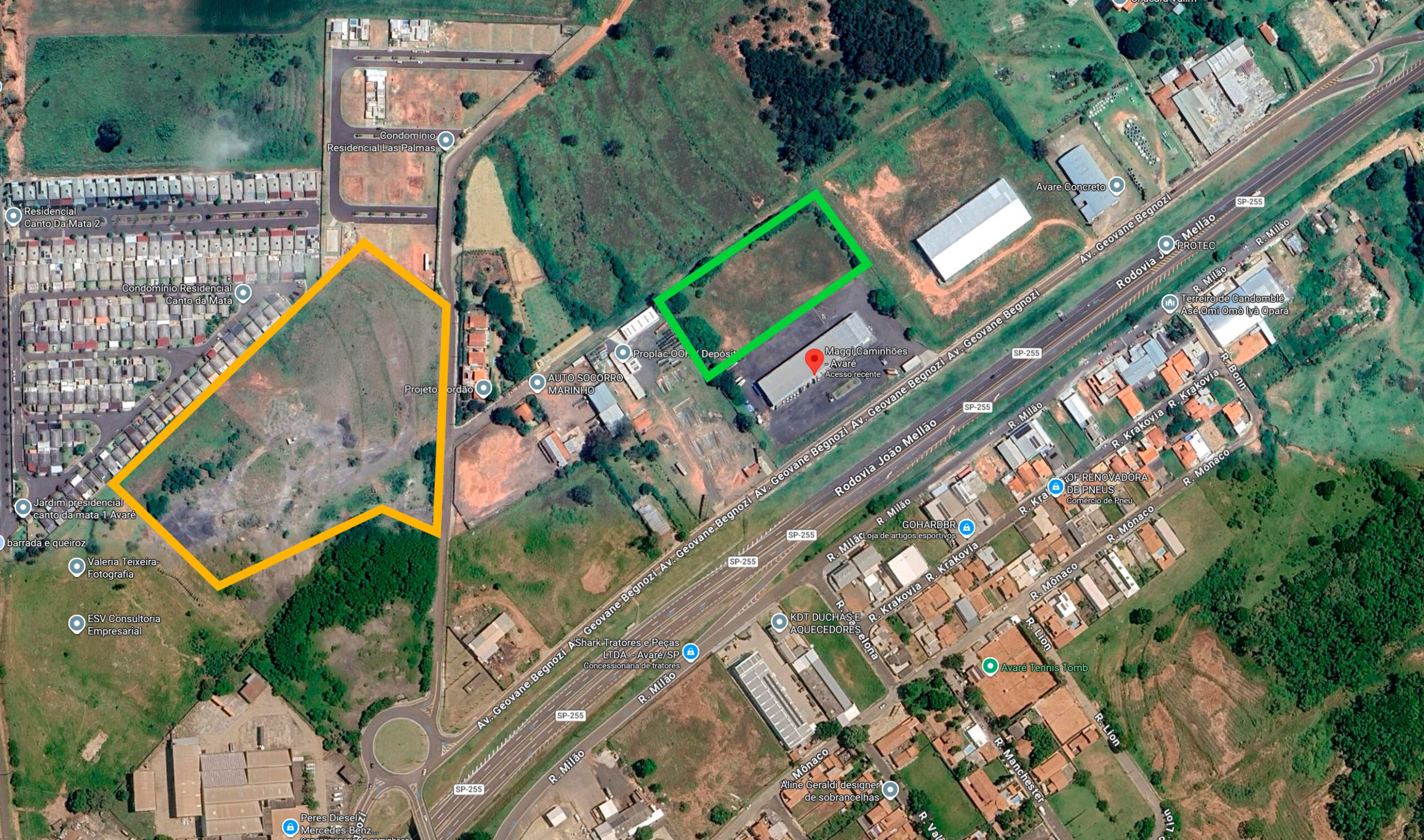 Imagem de satélite mostrando a área em verde e o terreno do Avaré Plaza Shopping em laranja, ao lado da SP-255